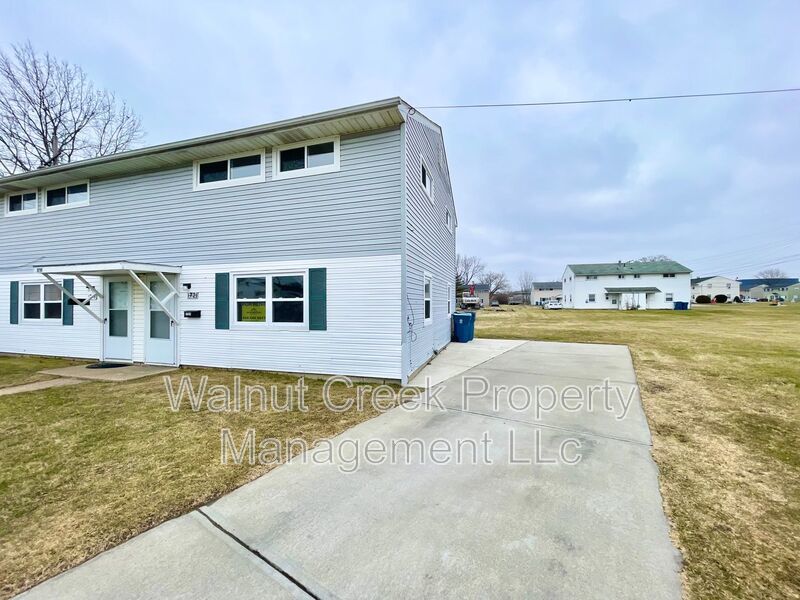 Side-by-Side Duplex--3 Bed- 1 Bath - Lorain property image
