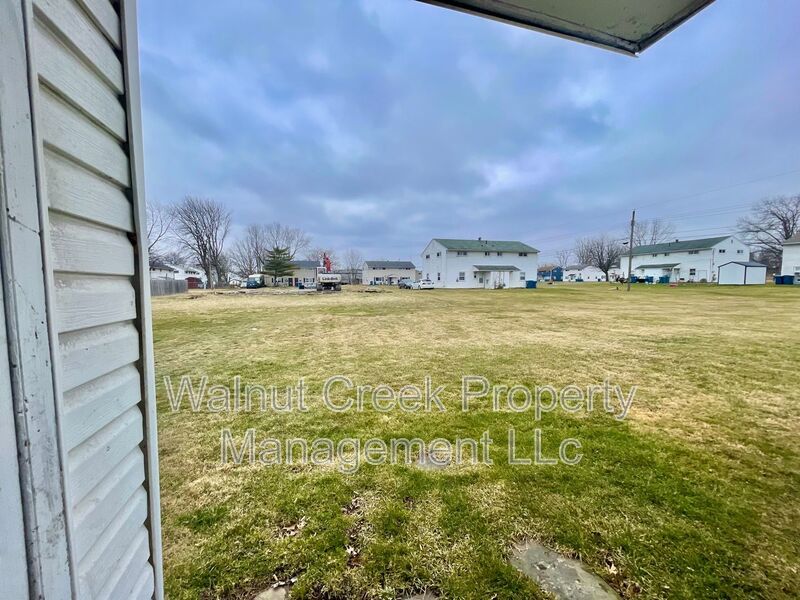 Side-by-Side Duplex--3 Bed- 1 Bath - Lorain property image