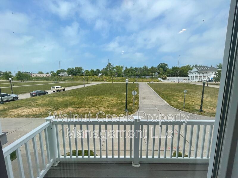 Beautiful Condo on the Water - 3 Bed - 3.5 Bath property image