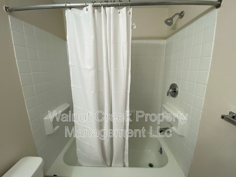 2 Bed- 1.5 Bath in Lorain property image
