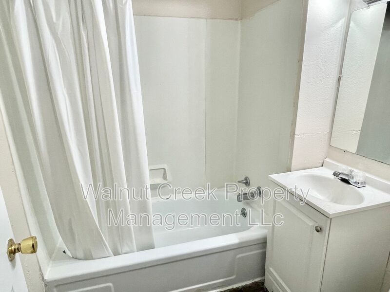 Large 2 Bedroom near the Lake! property image