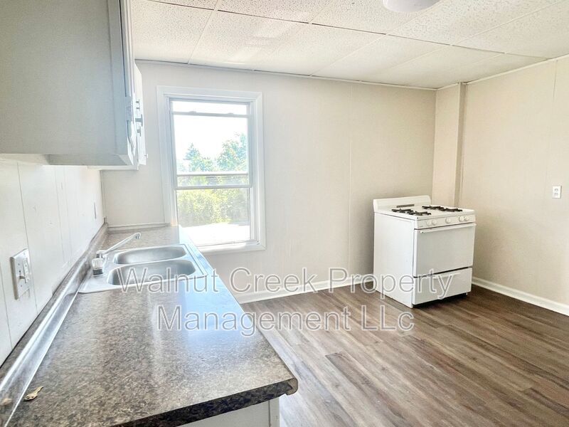 Large 2 Bedroom near the Lake! property image