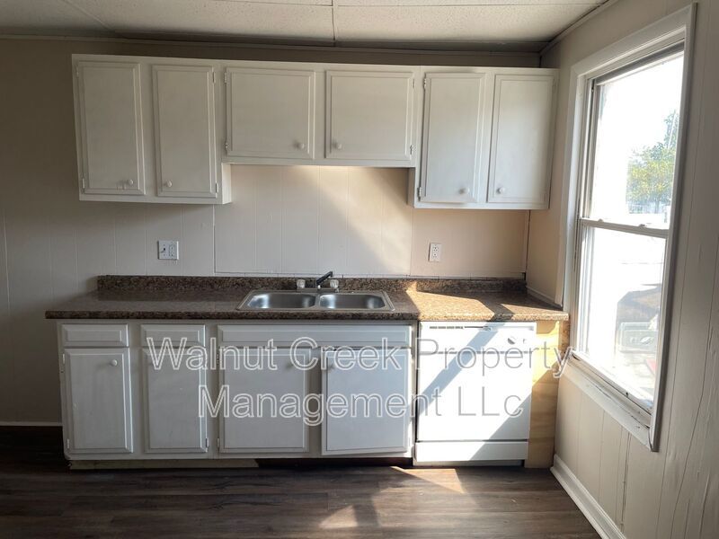 Large 2 Bedroom near the Lake! property image