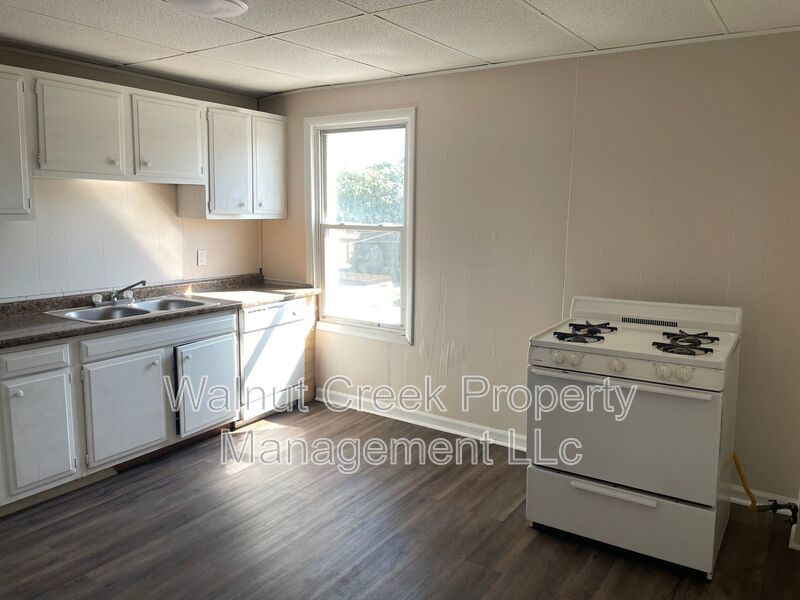 Large 2 Bedroom near the Lake! property image