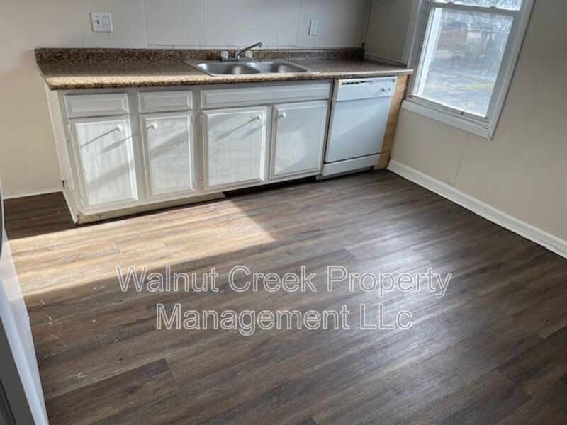 Large 2 Bedroom near the Lake! property image