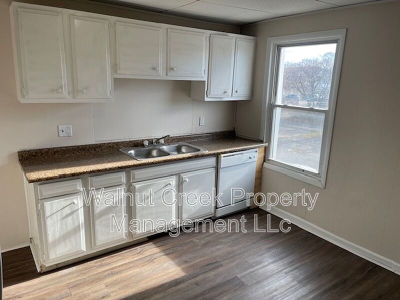 Large 2 Bedroom near the Lake! property image