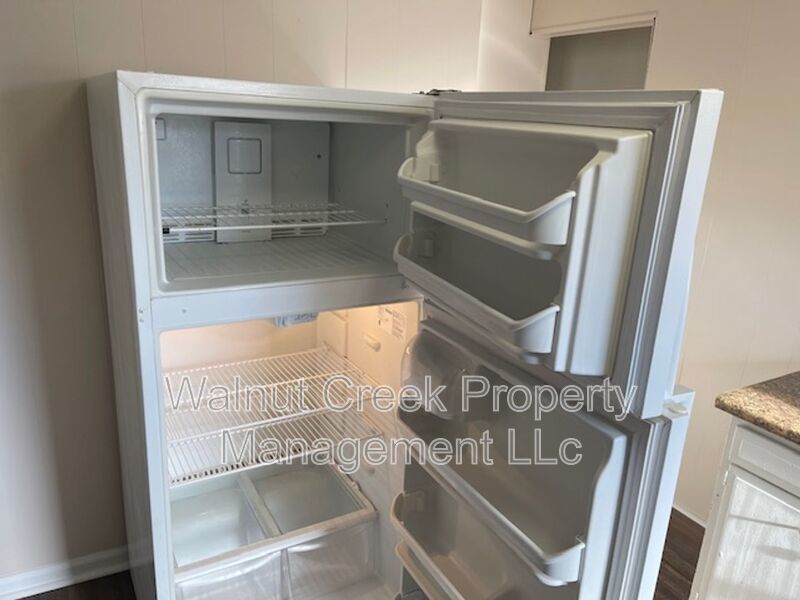 Large 2 Bedroom near the Lake! property image