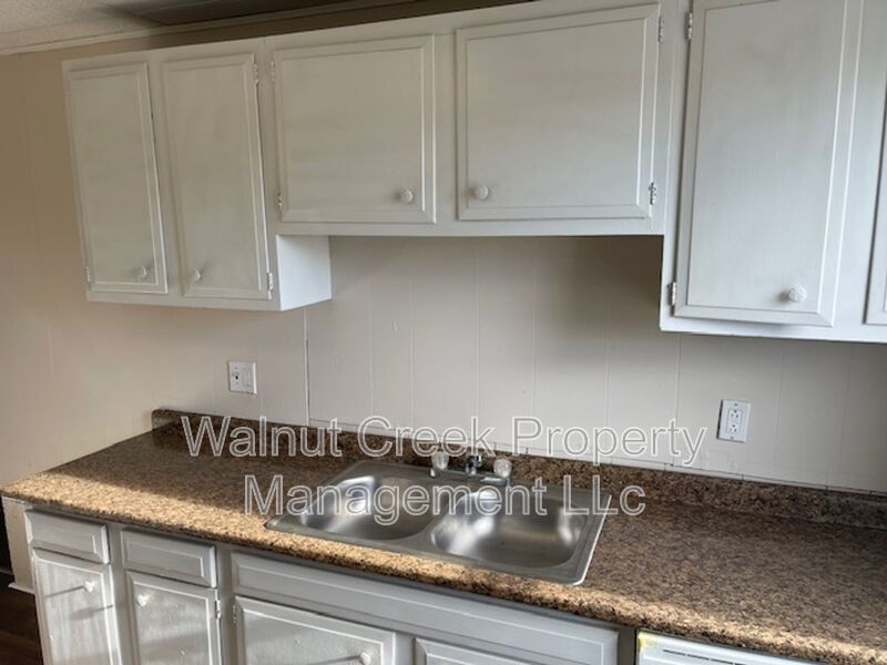 Large 2 Bedroom near the Lake! property image