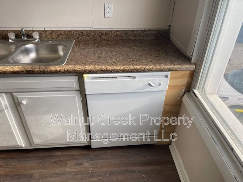 Large 2 Bedroom near the Lake! property image