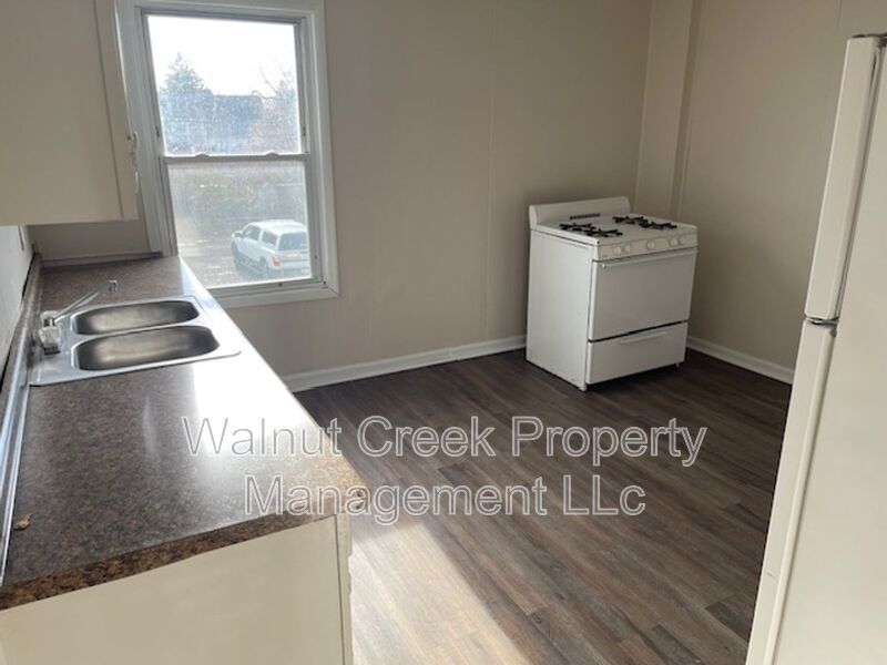 Large 2 Bedroom near the Lake! property image