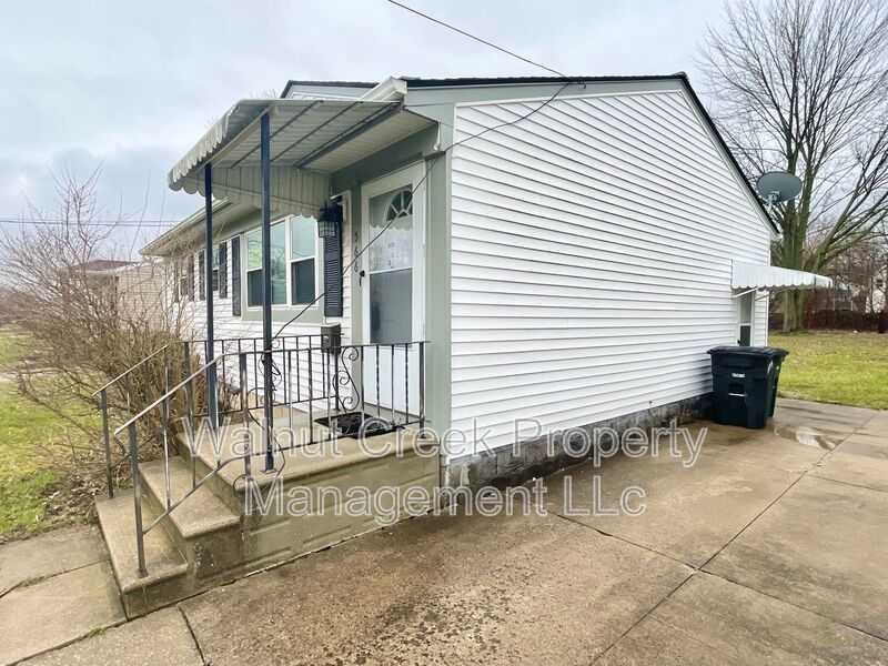 3 Bed -1 Bath Single Family in Elyria property image