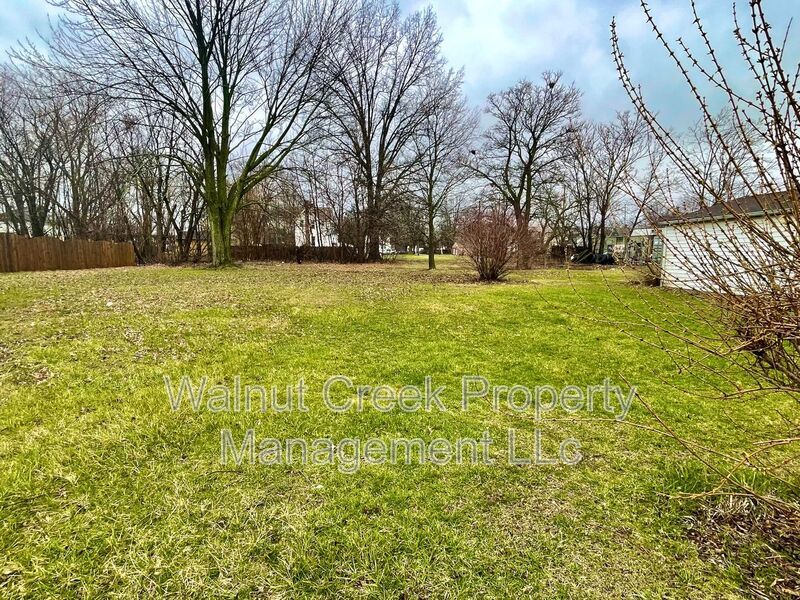 3 Bed -1 Bath Single Family in Elyria property image