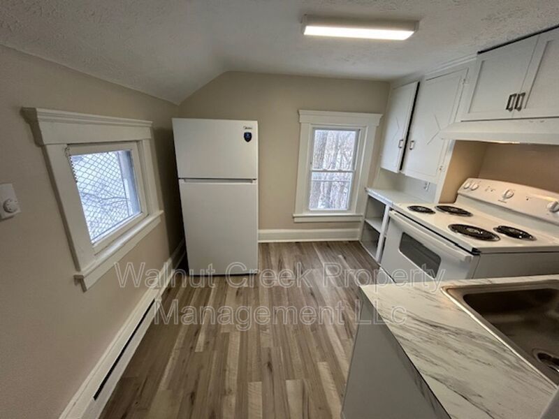 1 Bed - 1 Bath in Elyria - Above Garage Unit property image