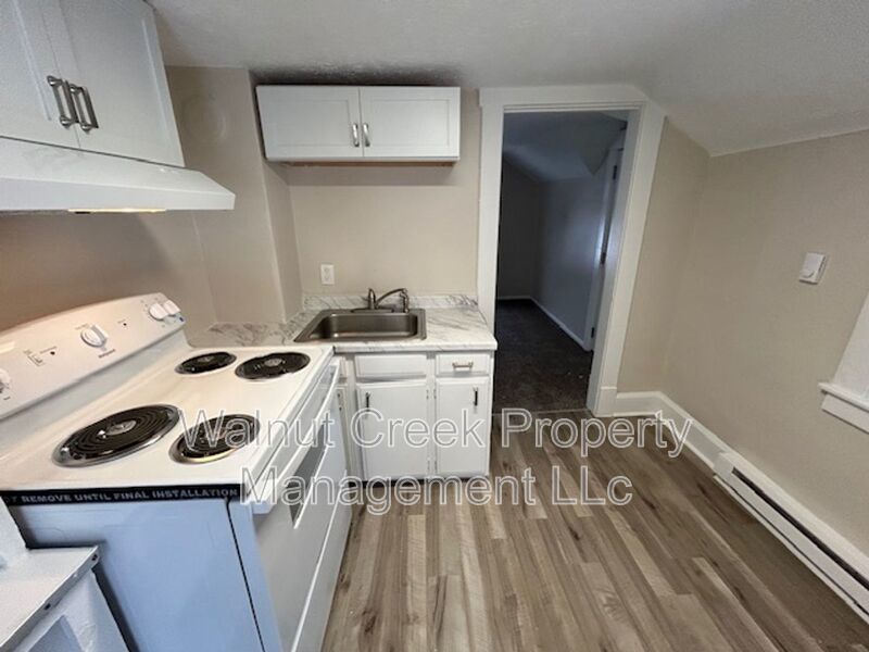 1 Bed - 1 Bath in Elyria - Above Garage Unit property image