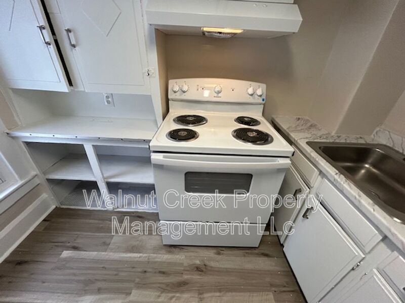 1 Bed - 1 Bath in Elyria - Above Garage Unit property image