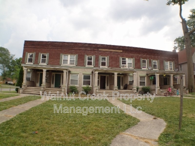 Large 3 bedroom townhouse across from Oakwood Park! property image