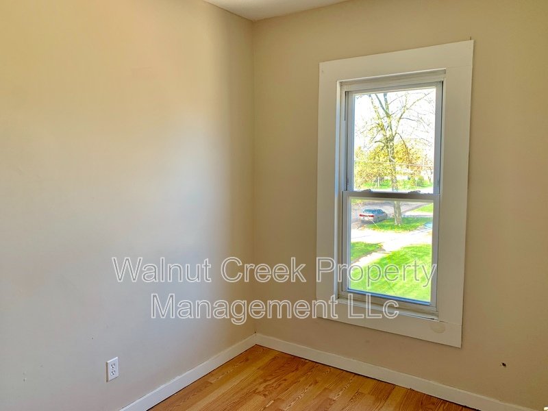 Large 3 bedroom townhouse across from Oakwood Park! property image