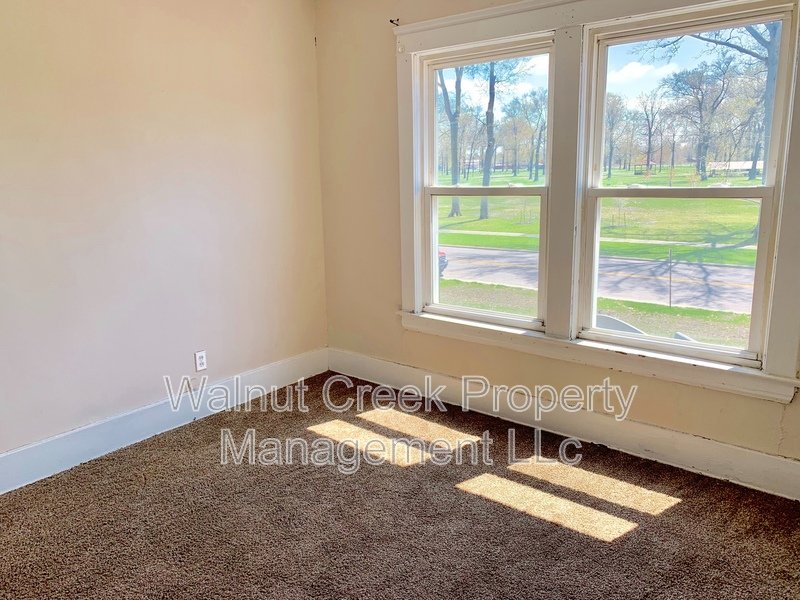 Large 3 bedroom townhouse across from Oakwood Park! property image