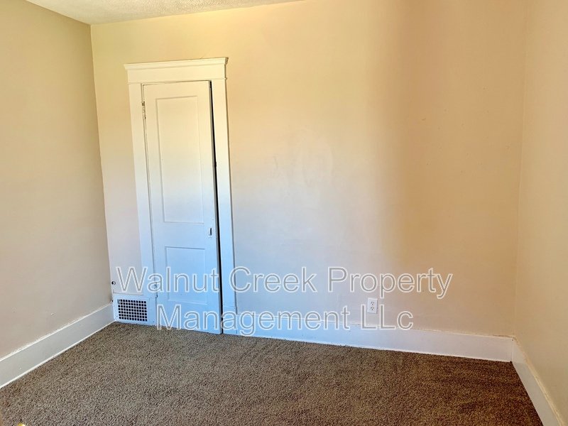 Large 3 bedroom townhouse across from Oakwood Park! property image