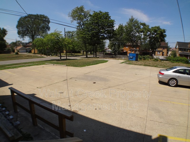 Large 3 bedroom townhouse across from Oakwood Park! property image