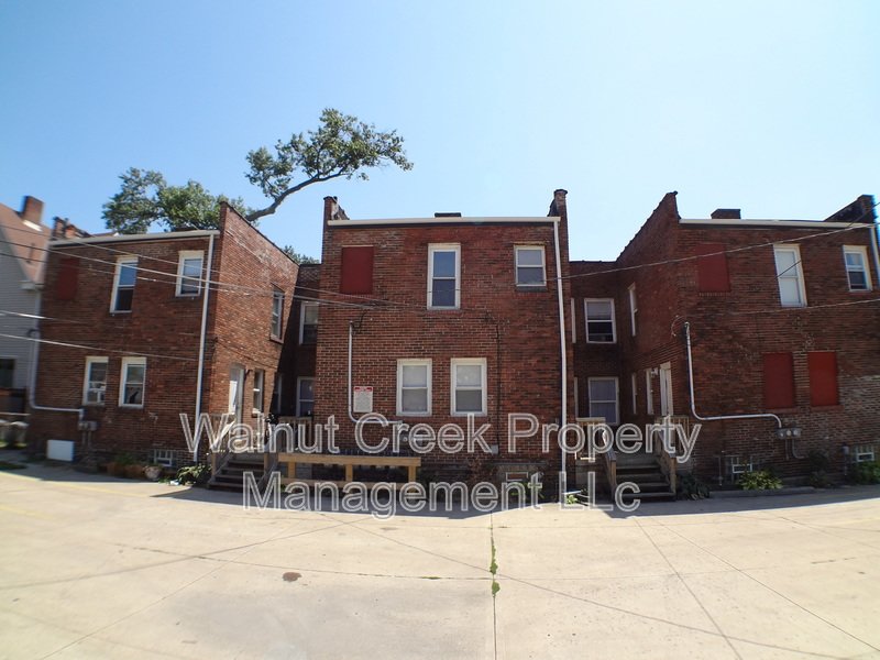 Large 3 bedroom townhouse across from Oakwood Park! property image
