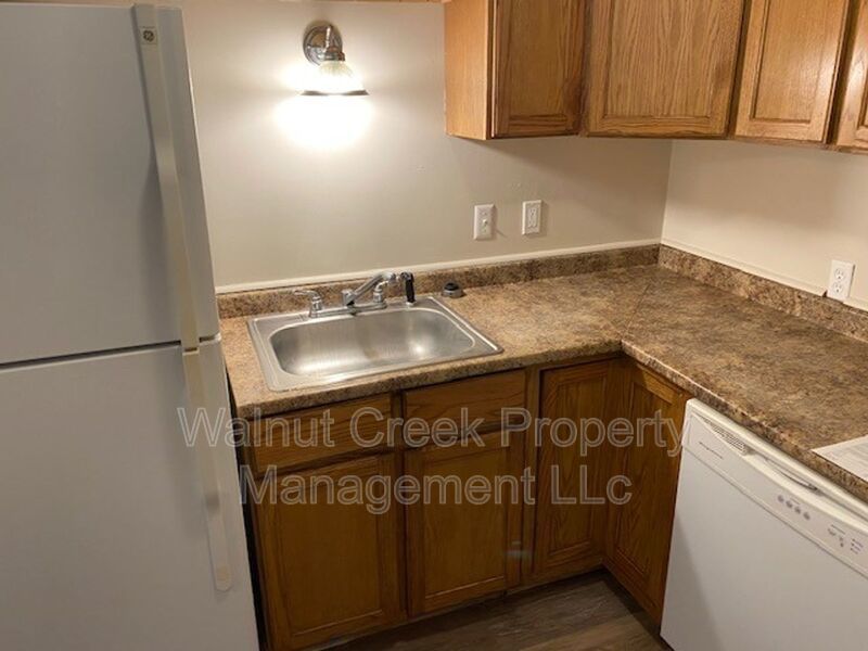 Large 3 bedroom townhouse across from Oakwood Park! property image