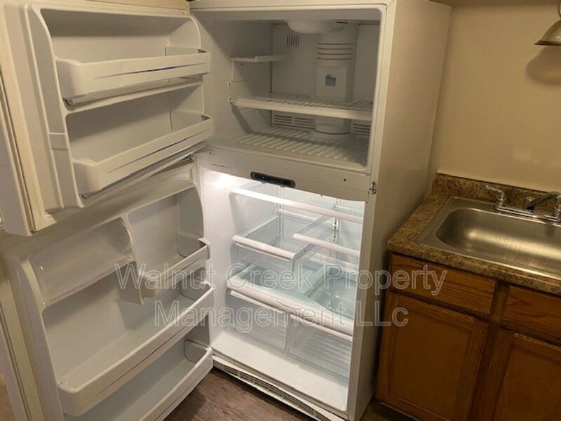 Large 3 bedroom townhouse across from Oakwood Park! property image