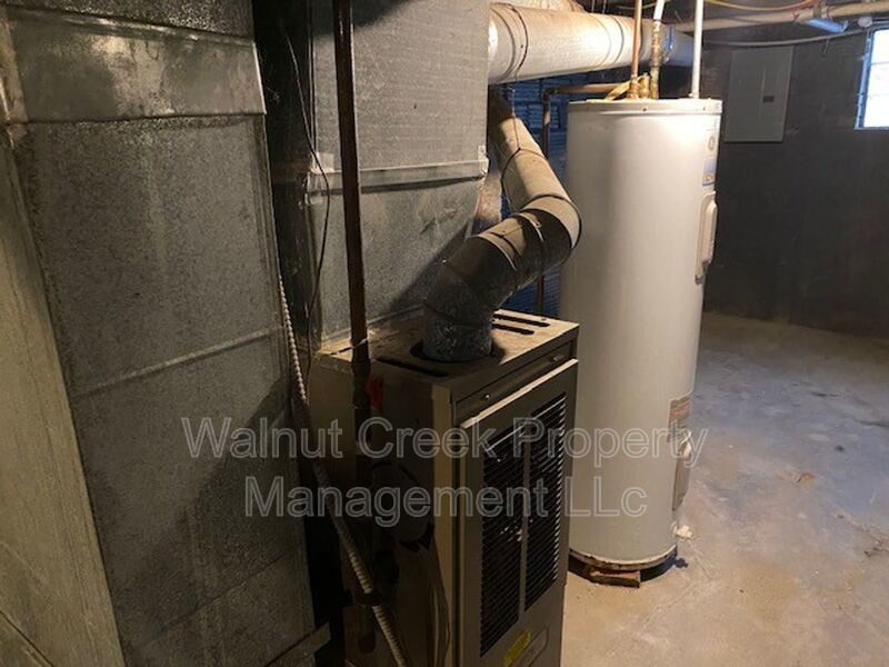 Large 3 bedroom townhouse across from Oakwood Park! property image