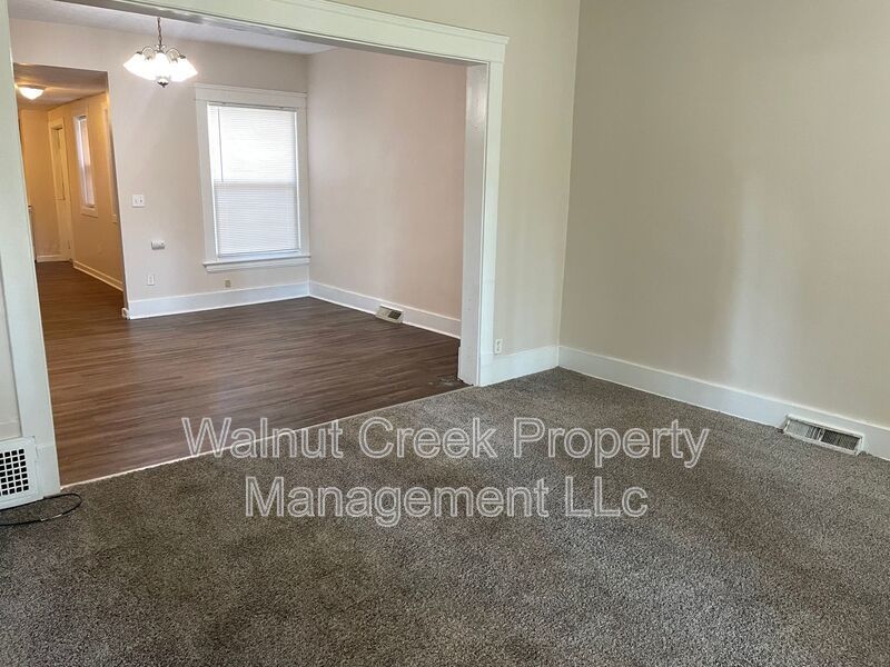 Large 3 bedroom townhouse across from Oakwood Park! property image