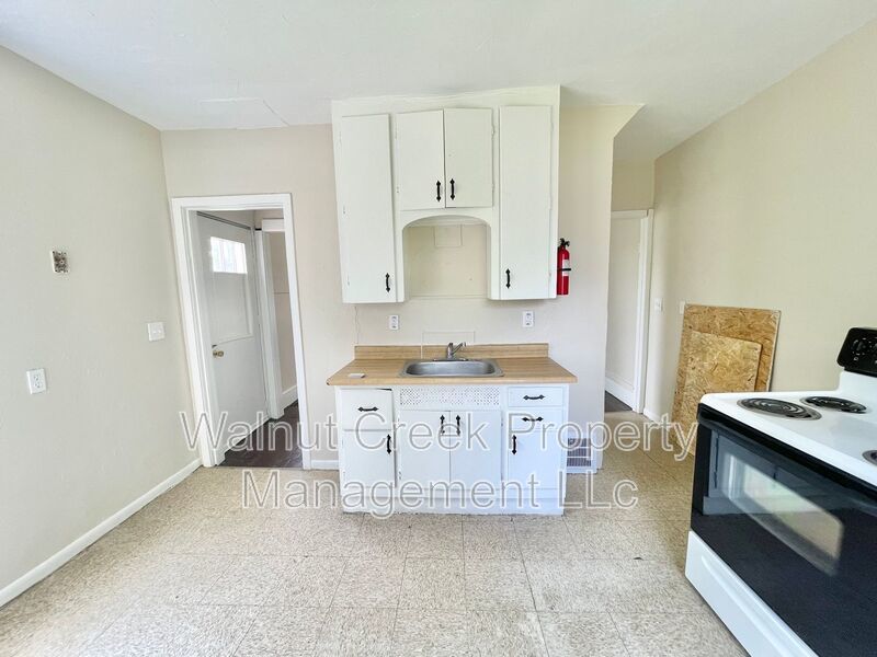 3 Bed- 1 Bath Duplex in Lorain property image