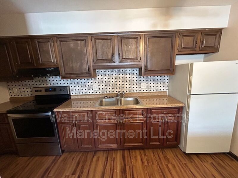 2 Bedroom In Elyria property image