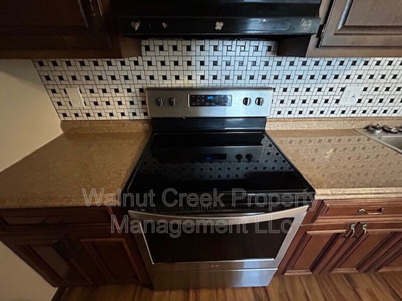 2 Bedroom In Elyria property image