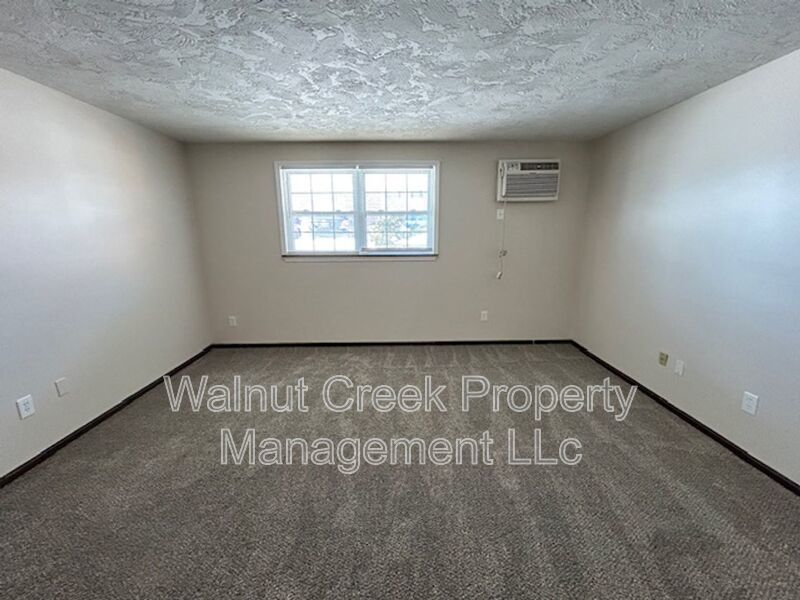 2 Bedroom In Elyria property image