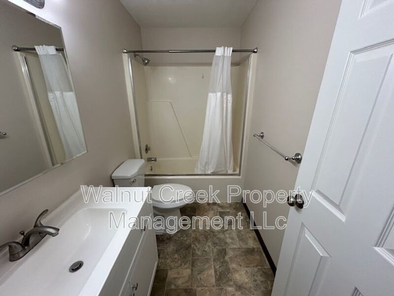 2 Bedroom In Elyria property image