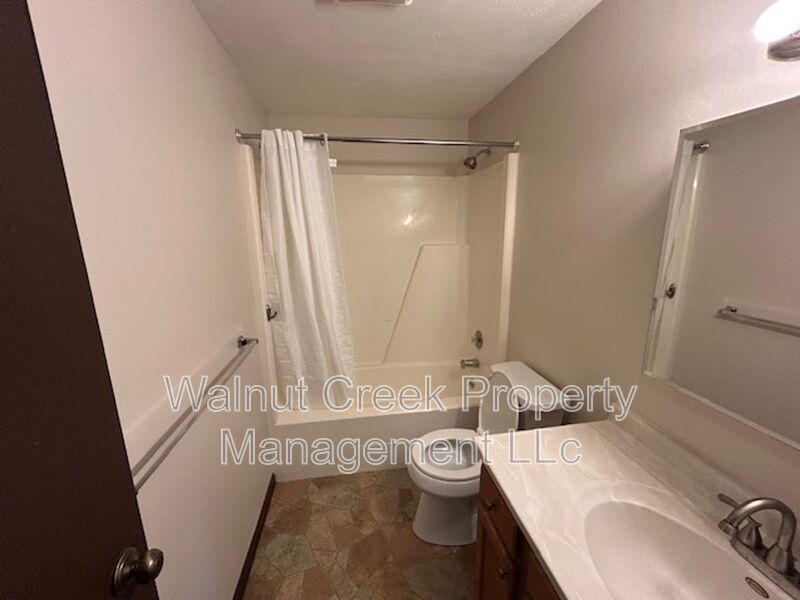 Deluxe 2 Bedroom 1 Bath In Elyria property image