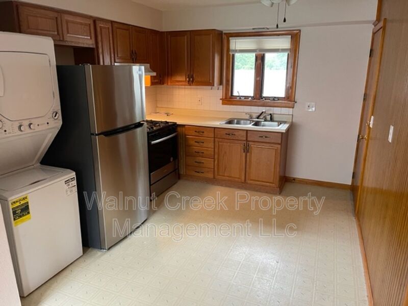 2 BR Apt, Central Air, Midview schools! property image