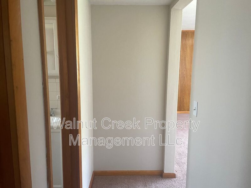 2 BR Apt, Central Air, Midview schools! property image