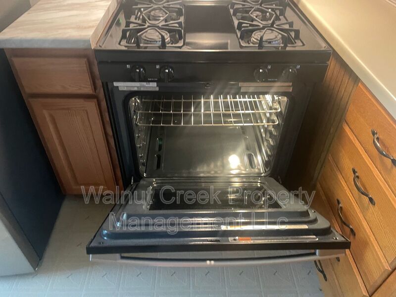 2 BR Apt, Central Air, Midview schools! property image