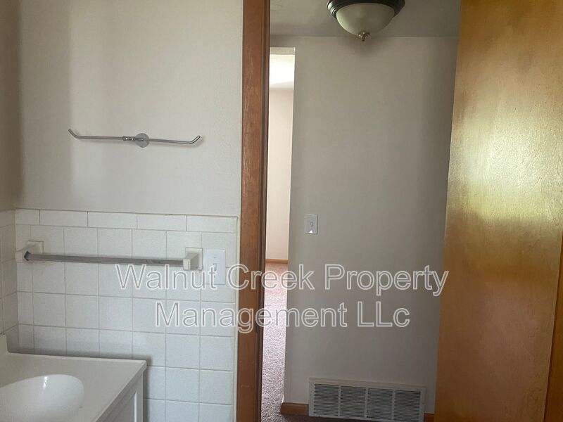 2 BR Apt, Central Air, Midview schools! property image