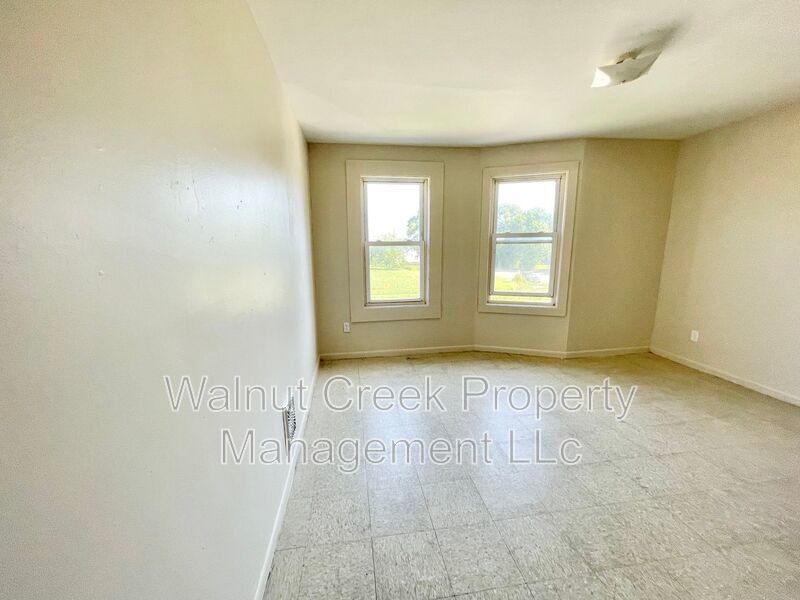 3 Bed - 1 Bath Duplex in Lorain property image