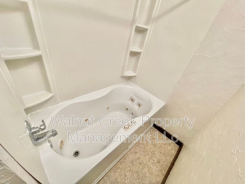 3 Bed 1 Bath - Duplex in Lorain property image