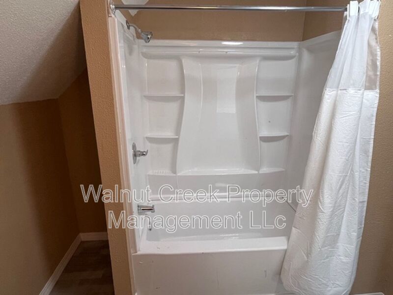 4 Bed - 1.5 Bath - Single Family Home in Lorain property image