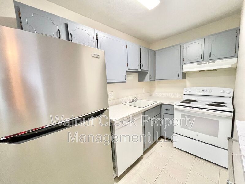 Large/Nice/Quiet complex in Lorain County . 2 Bdrm units -1000 sq property image