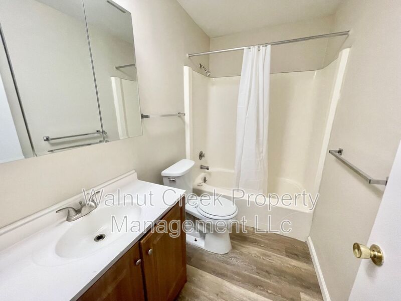 Large/Nice/Quiet complex in Lorain County . 2 Bdrm units -1000 sq property image