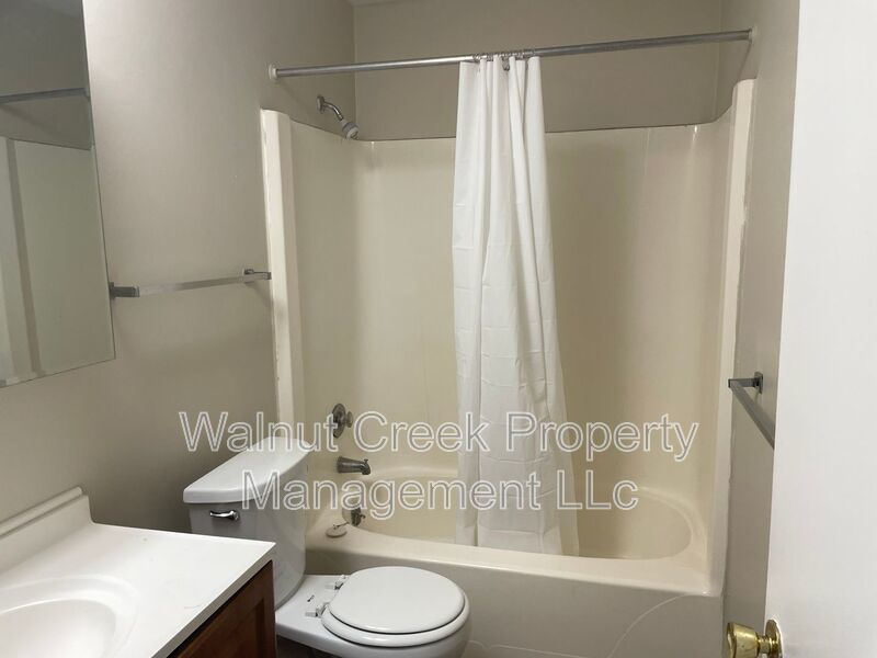 Large/Nice/Quiet complex in Lorain County . 2 Bdrm units -1000 sq property image