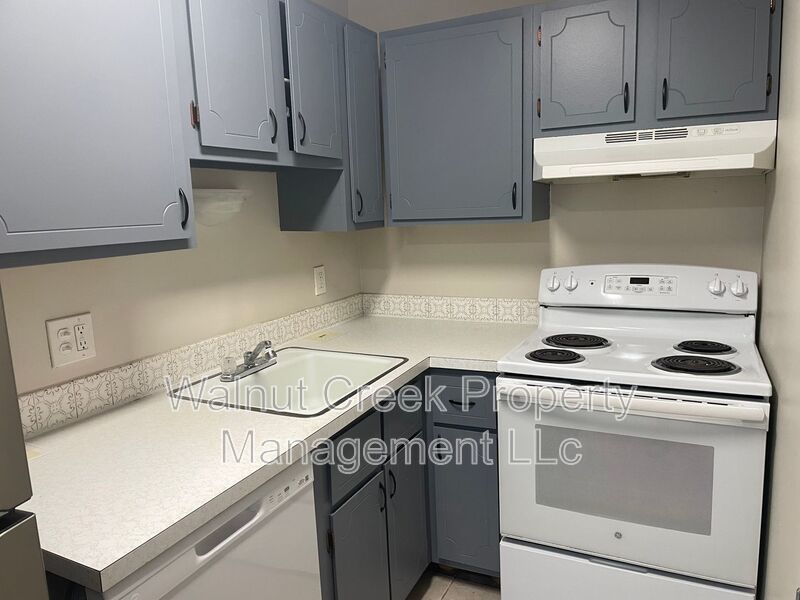 Large/Nice/Quiet complex in Lorain County . 2 Bdrm units -1000 sq property image