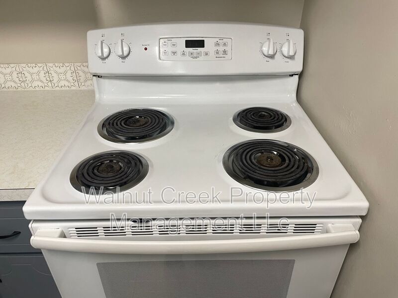 Large/Nice/Quiet complex in Lorain County . 2 Bdrm units -1000 sq property image