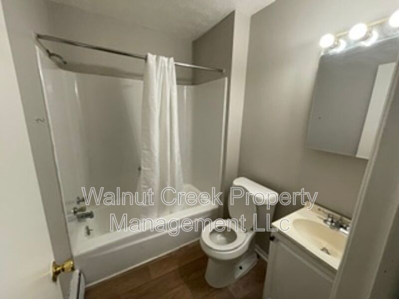 2 Bed 1 Bath - Triplex in Elyria property image