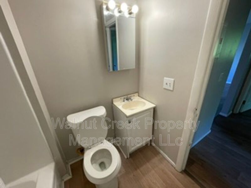 2 Bed 1 Bath - Triplex in Elyria property image