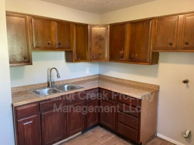 2 Bed 1 Bath - Triplex in Elyria property image